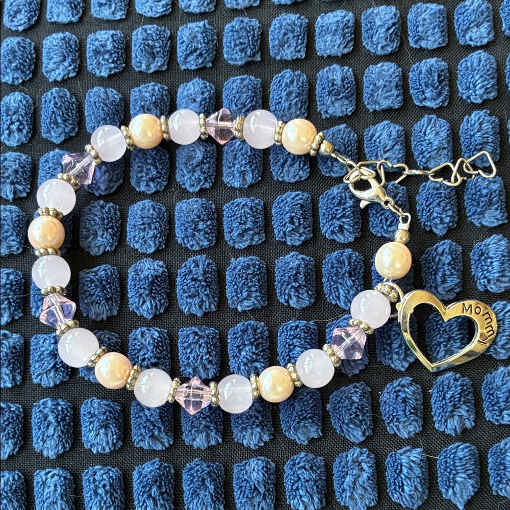 'Mommy' Heart Charm Beaded Bracelet in Lavender, Pearl & silver
